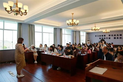 社區來了洋志愿者，藝術培訓與公益教育共譜和諧篇章